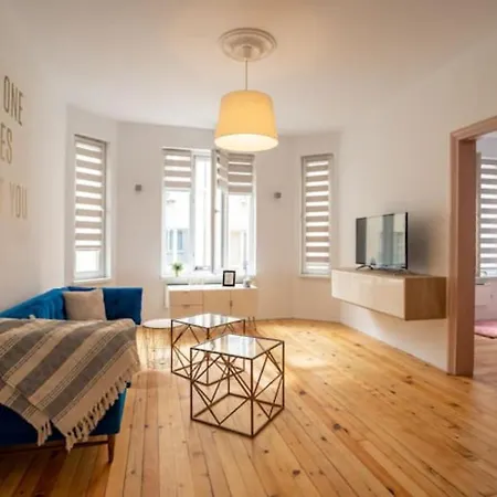 Peaceful 1Bd Apartment In Top Center *